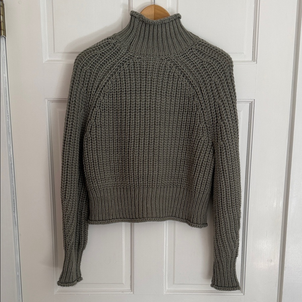 H&M Light Olive Green Chunky Knit Turtleneck Sweater Size S